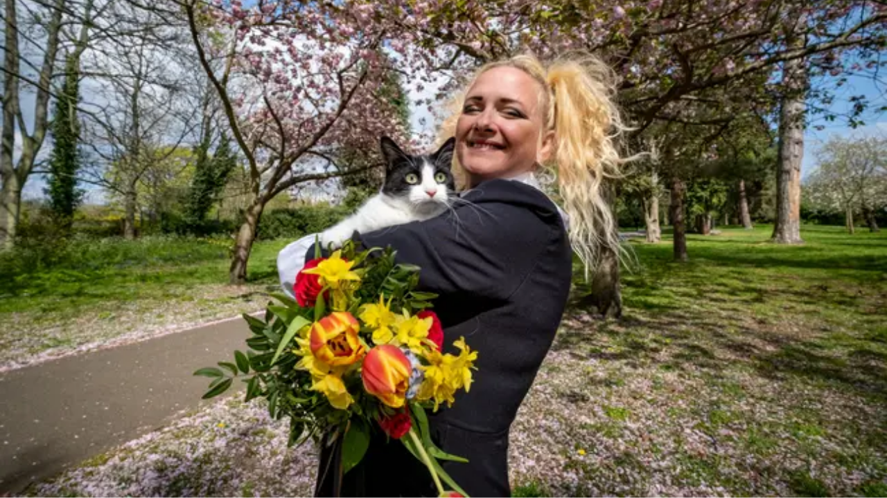 Woman marries cat to stop landlords from forcing her to get rid of pet