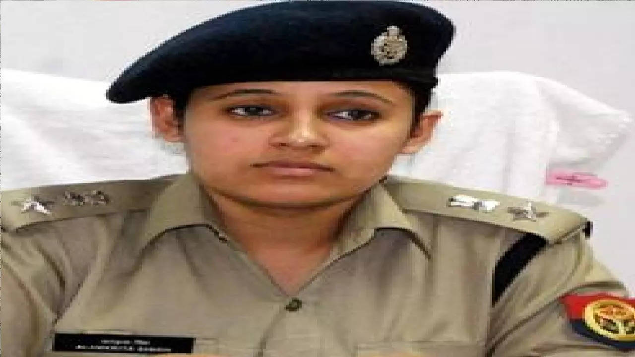 Uttar Pradesh: Woman IPS officer absent from work without ...
