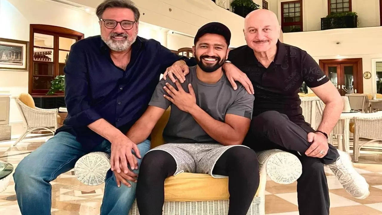 'Legends' Anupam Kher, Boman Irani and Vicky Kaushal come together for a pic; netizens go 'Too much talent in one photo'