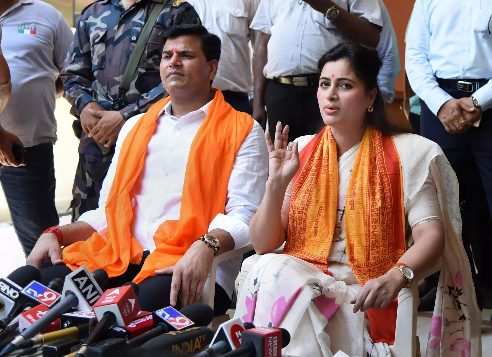 Mumbai: Amravati MP Navneet Kaur Rana with husband MLA Ravi Rana addresses a pre...