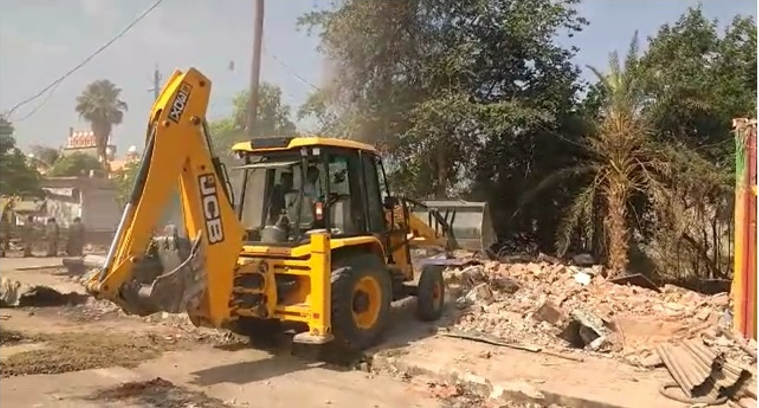 Shops bulldozed in MP