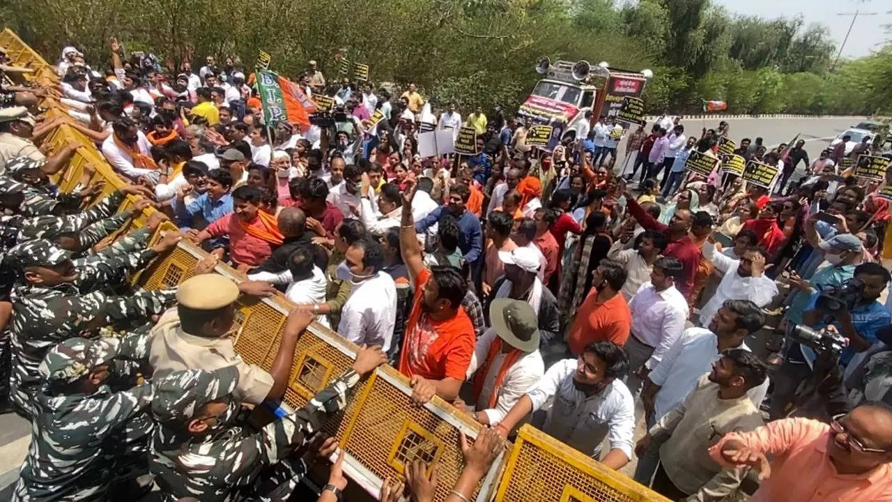 ​Delhi BJP hold protest outside CM Arvind Kejriwal's residence
