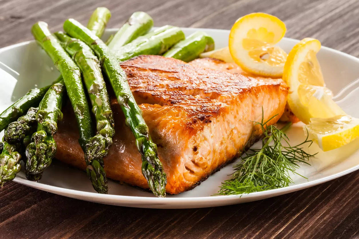 Often enjoyed in the baked form with salmon or roast chicken, asparagus is rich in fibre, potassium, iron, zinc, magnesium, and vitamins K, E and B.