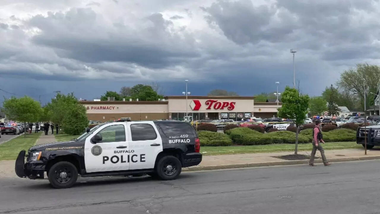 Buffalo Shooting FBI investigating mass shooting at supermarket in New