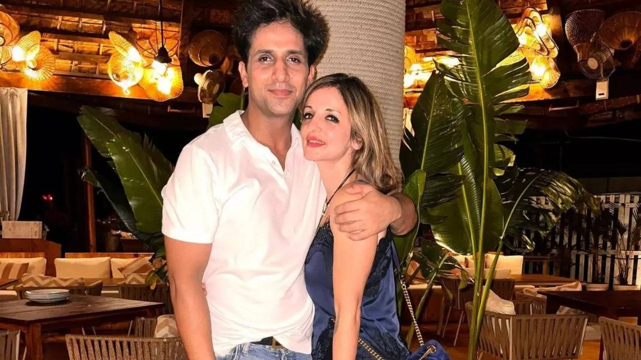 Sussanne Khan shares mushy pic with Arslan Goni