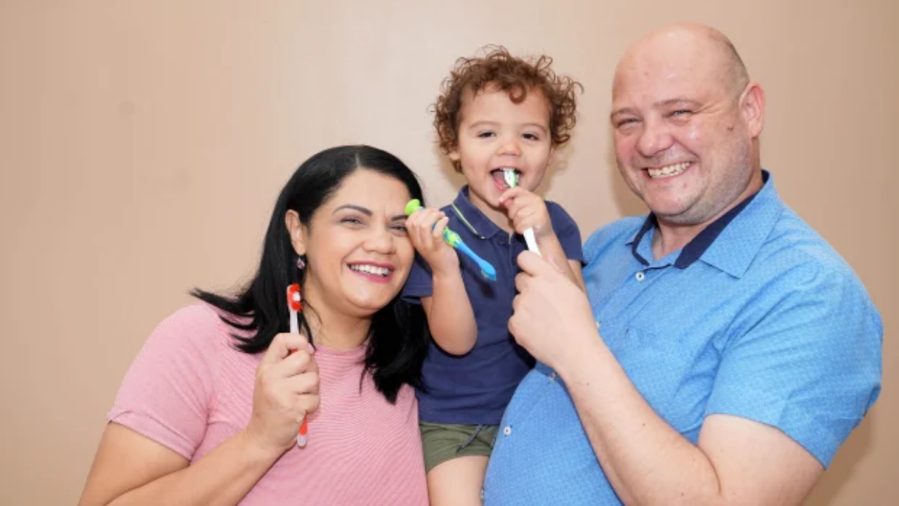 Une famille britannique s'envole pour le Brésil pour rendre visite à un dentiste qui dit que c'est moins cher qu'au Royaume-Uni