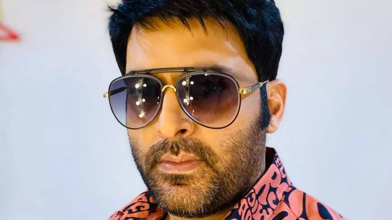 Kapil Sharma taking the stage at a wedding gets hilarious response from  netizens, WATCH