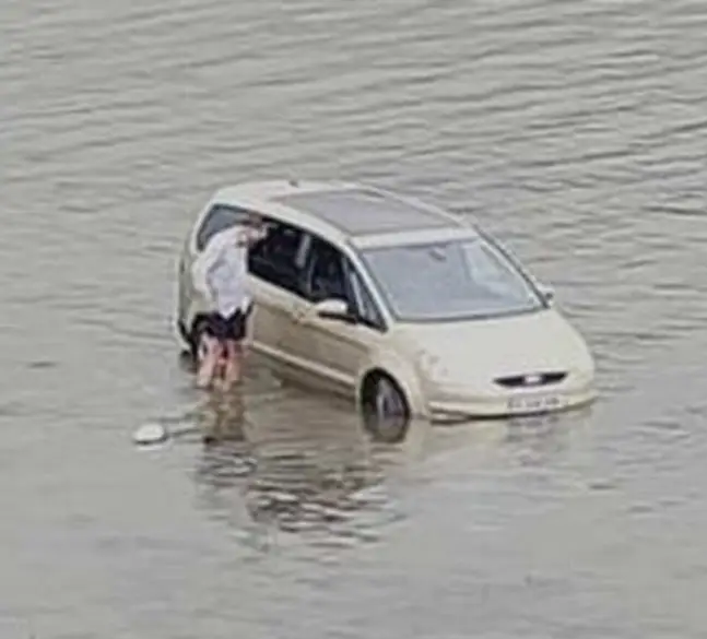 Poor parking turns car turns into 'submarine '