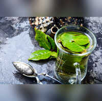 Tez patta is rich in fire which helps you feel full for longer while regulating bowel movements as well.