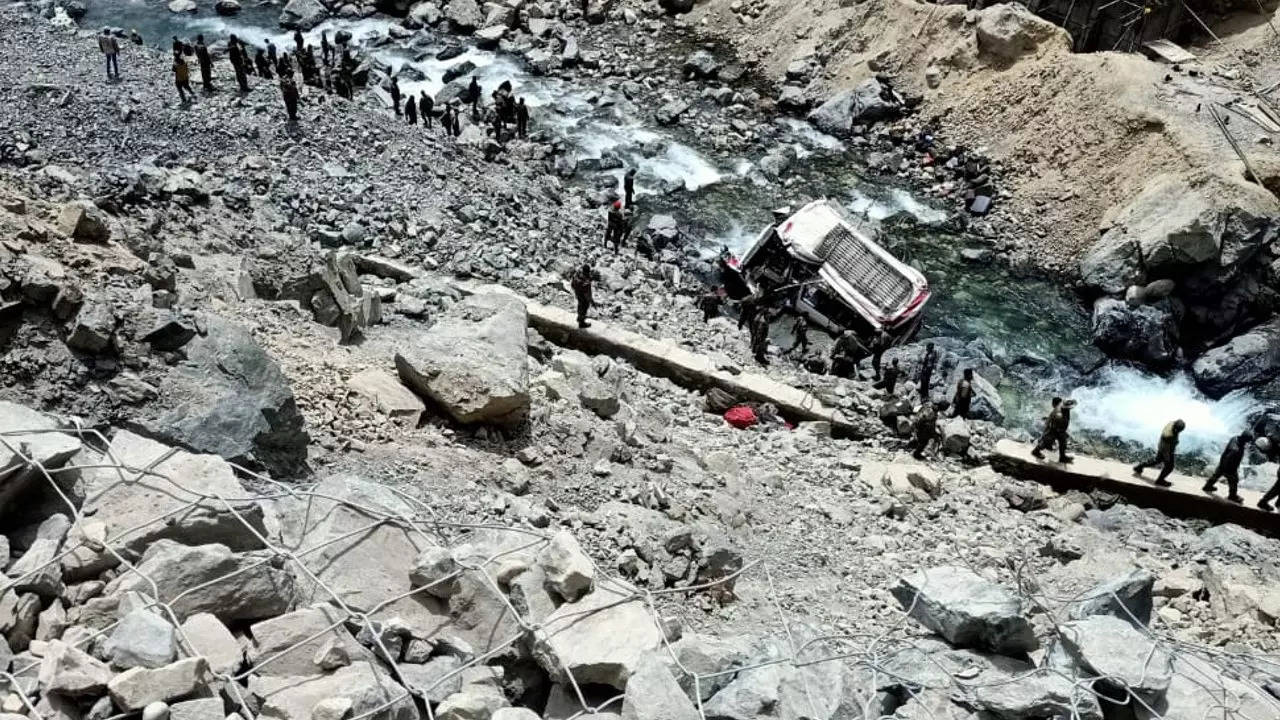 Bus carrying 26 Indian Army soldiers falls into river in Ladakh ...