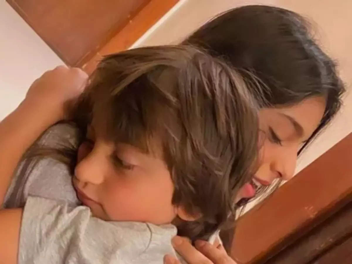 Suhana Khan gives a warm hug to birthday boy Abram Khan in unseen pic, it is