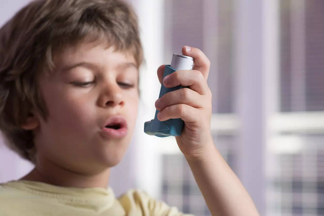 Asthma attack inhalation spray emergency asthamatic cough