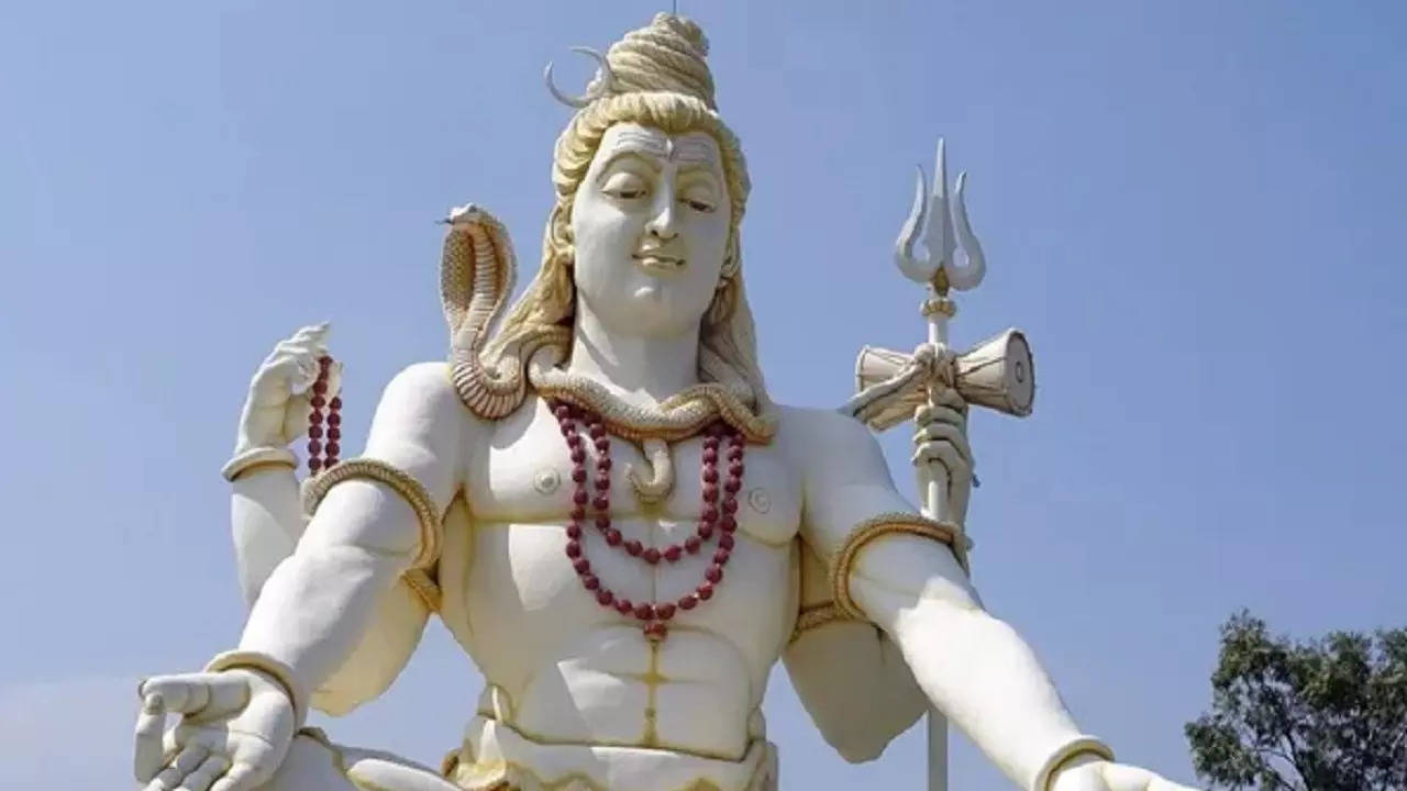 Shiv Ji Ki Aarti Om Jai Shiv Omkara lyrics