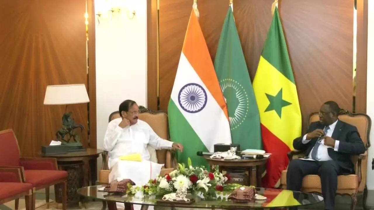 × Venkaiah Naidu meets Senegal President at Presidential Palace in Dakar