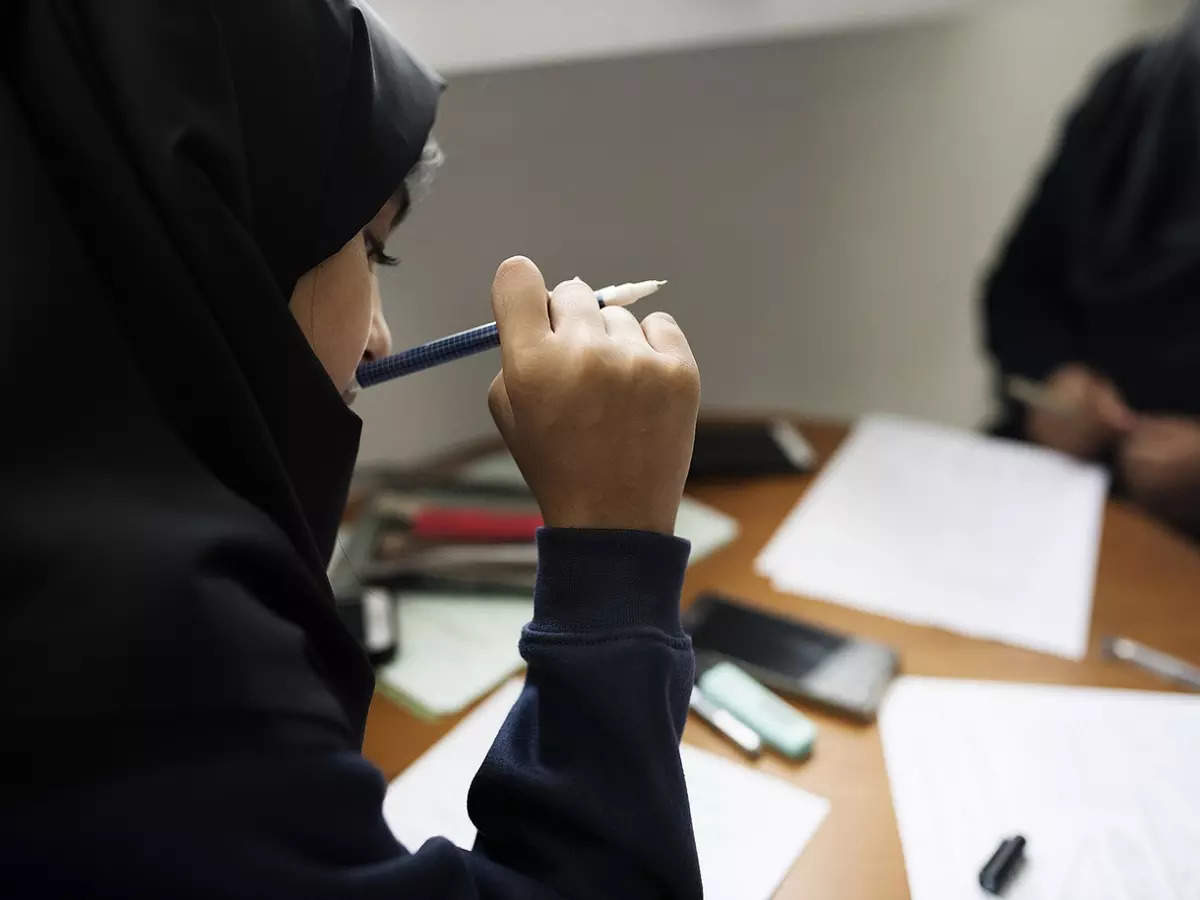Karnataka hijab row: Six Muslim girl students suspended from ...