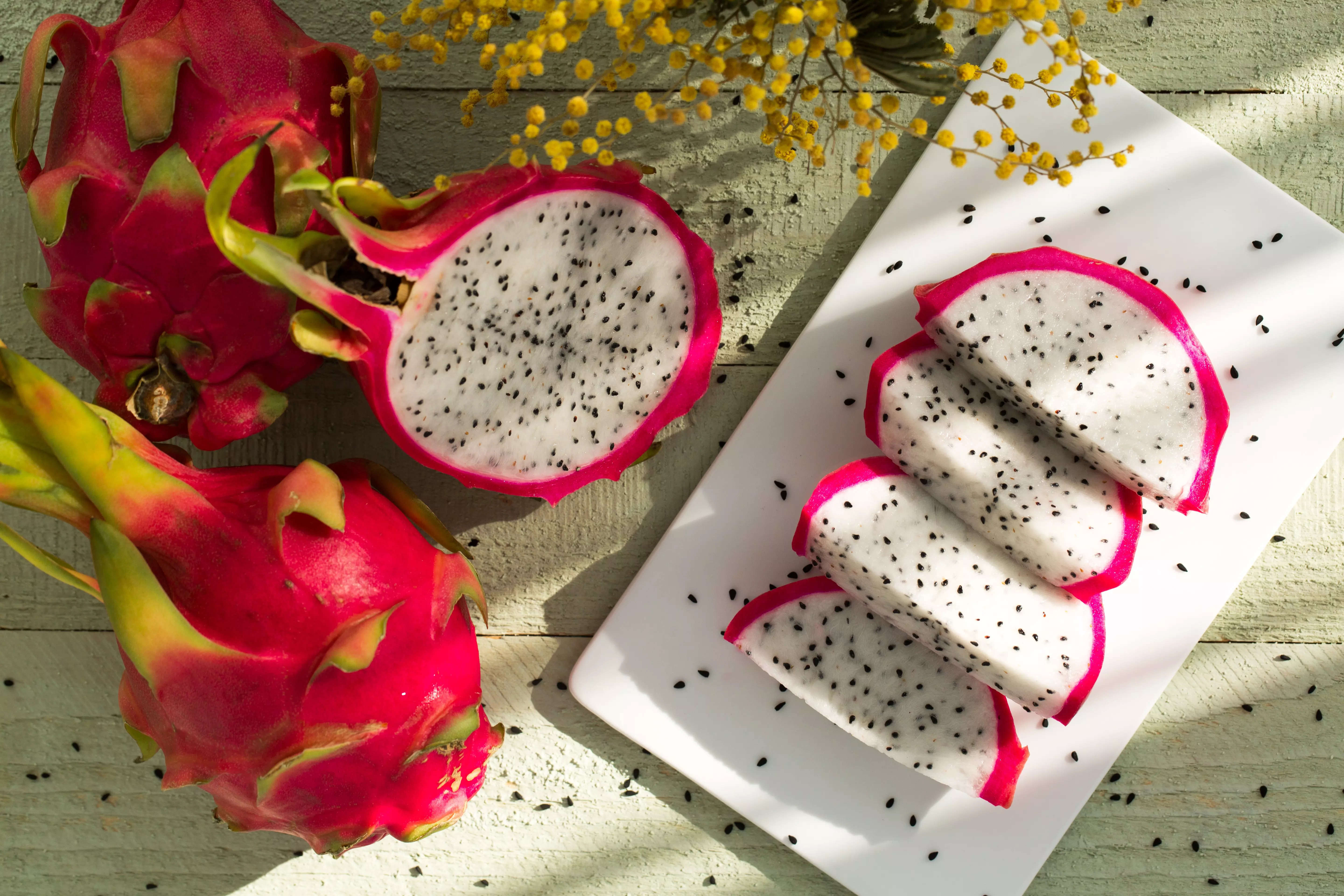 According to nutritionists, dragon fruit can work wonders in inducing weight loss. (Photo credit: Pexels)