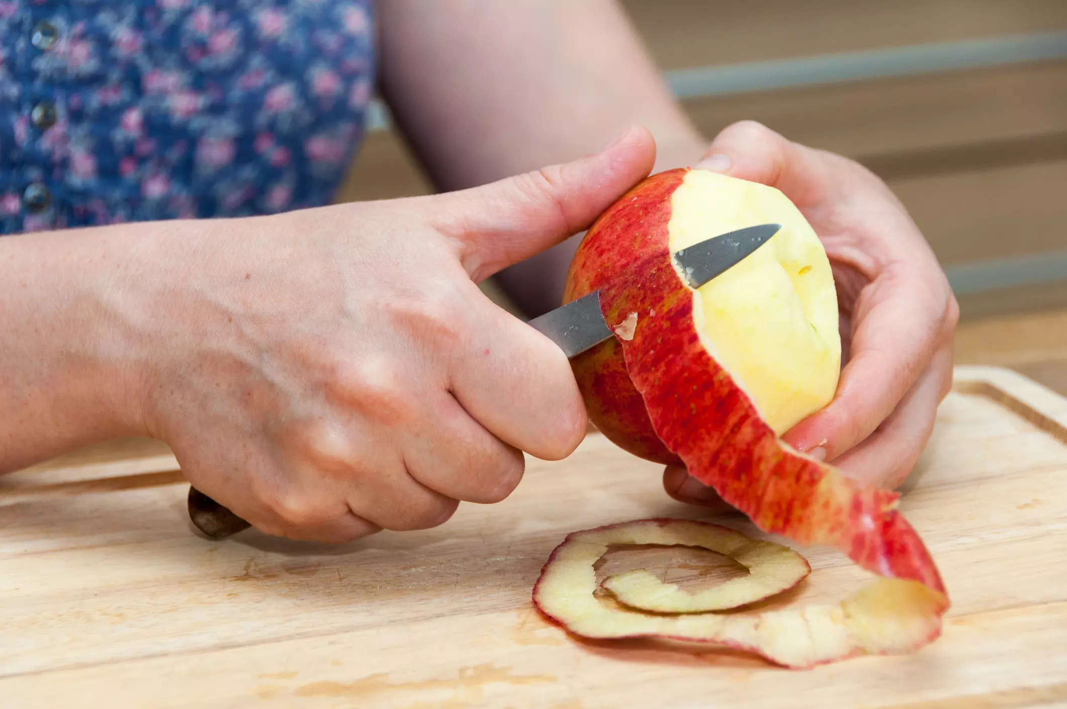 Apple peel contains quercetin, an anti-inflammatory compound that protects the lungs from several diseases.