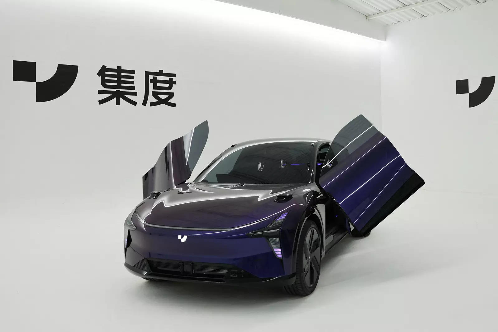 Chinese tech giant Baidu unveils its first robot car