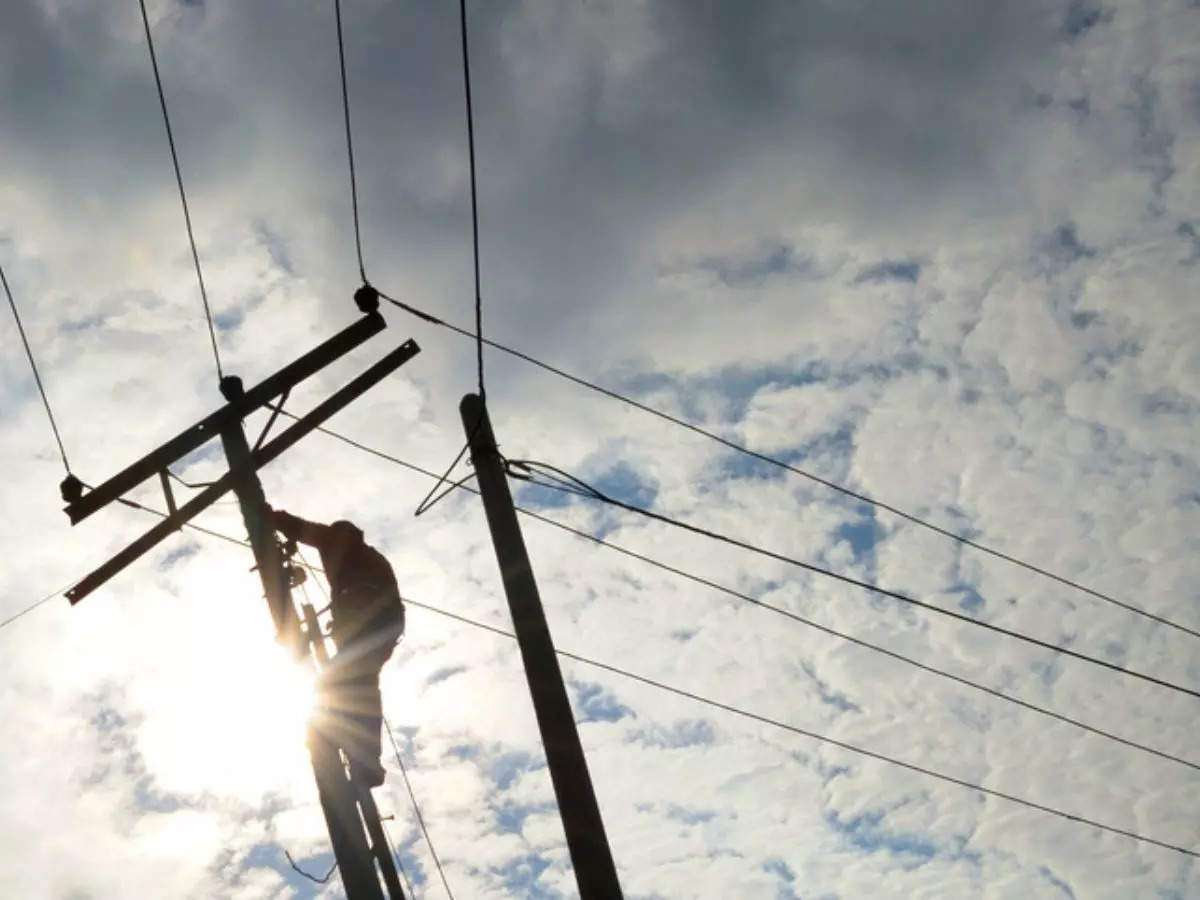 Payback UP Style Lineman Cuts Power Supply to Bareilly Police Stations After Police Fined