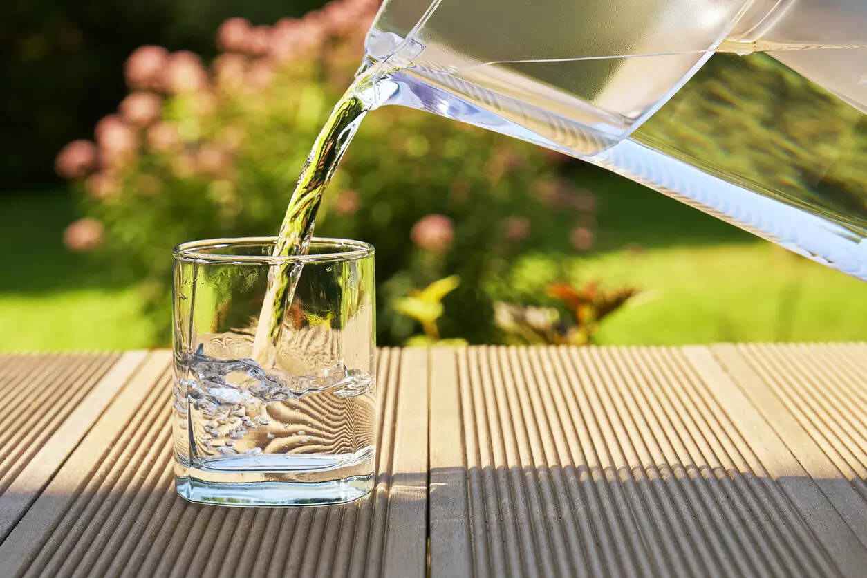 does-drinking-water-cause-bloating-emedihealth