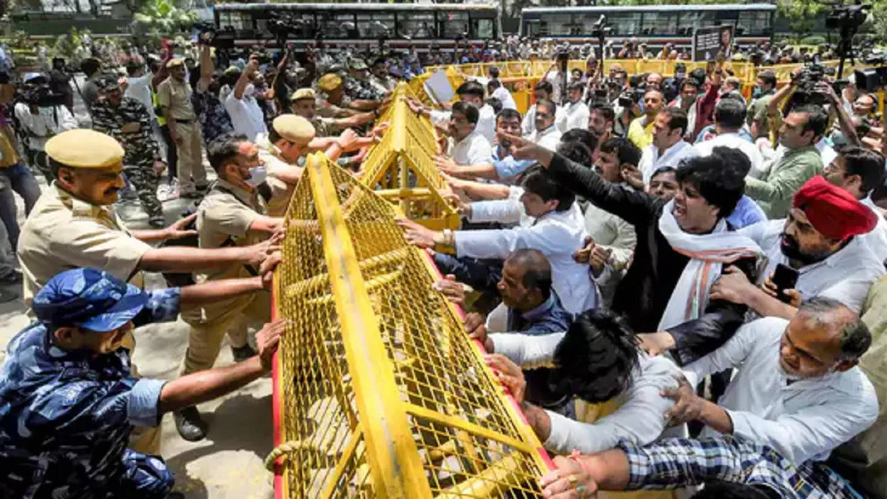 ​Congress workers and police clash