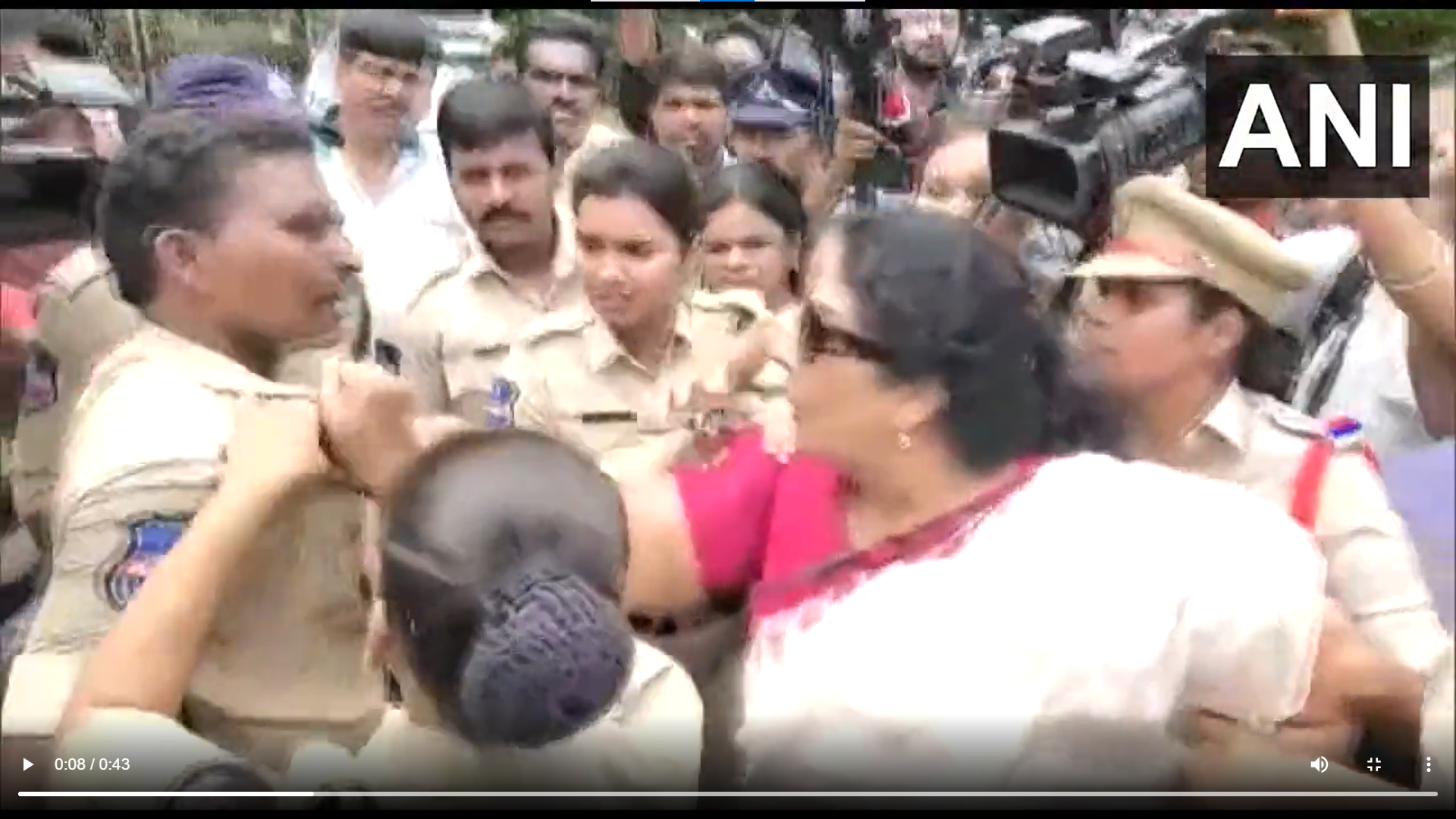 Renuka Chowdhury holds policeman by the collar