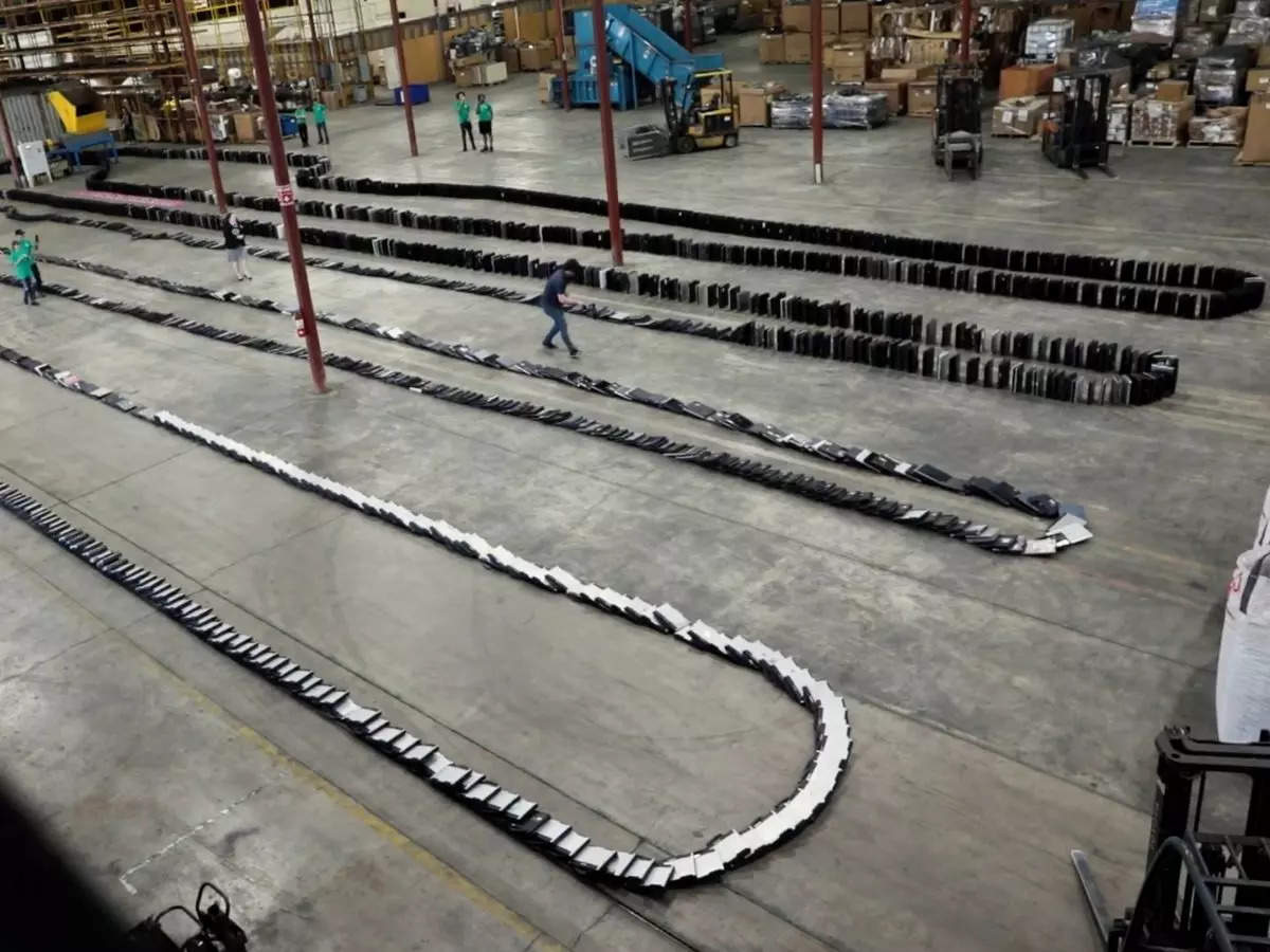 2,910 laptops set up and knocked down to break Guinness World Record | Picture courtesy: Matt Wright/Youtube