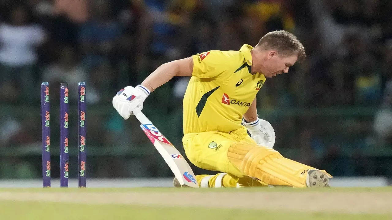 WATCH how David Warner became the second batter who was at a loss in Australia's historic 99 loss to Sri Lanka