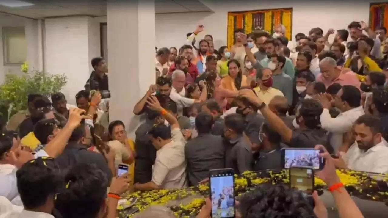 COVID-19 positive Uddhav Thackeray thronged by Shiv Sena workers as he exits Maharashtra CM residence