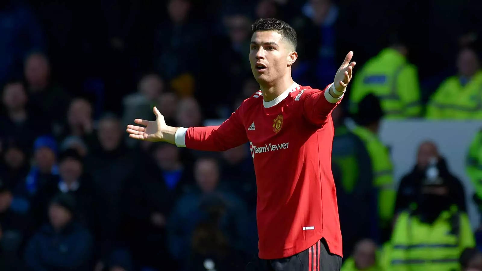 Cristiano Ronaldo considera salir del Manchester United en medio de informes sobre la falta de actividad de los clubes en el mercado de fichajes