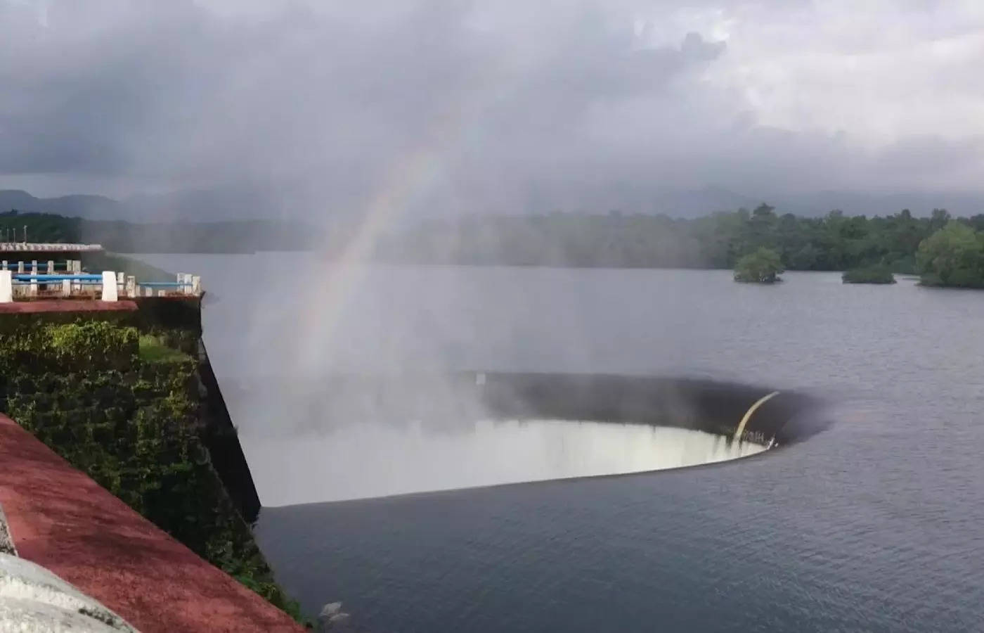 Did you know Water disappears into a breathtaking 140-feet-deep spillway at the Salaulim Dam in Goa