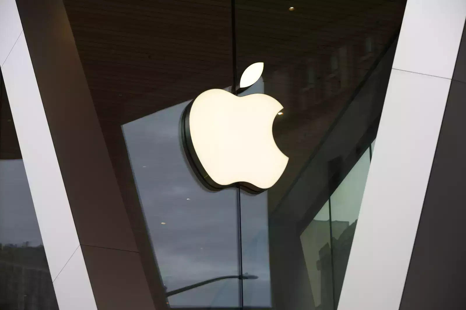 Apple ready to bargain with its first US store to unionize source