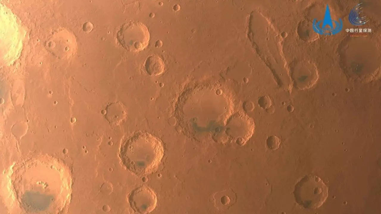 Chinese spacecraft photographs Mars in its entirety
