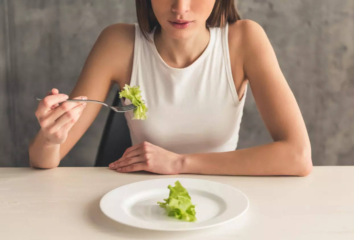 Anorexia nervosa, a dangerous and threatening eating disorder that threatens physical and mental health
