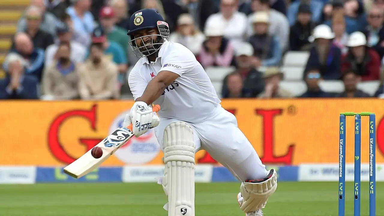 He makes Test cricket romantic India's former fly-half sings Rishabh Pant's praises after jaw-dropping blow