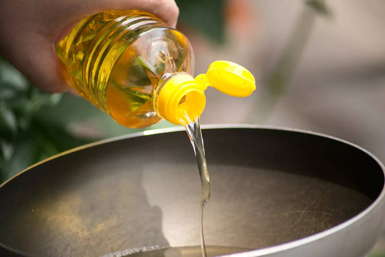 Govt asks edible oil cos to reduce prices
