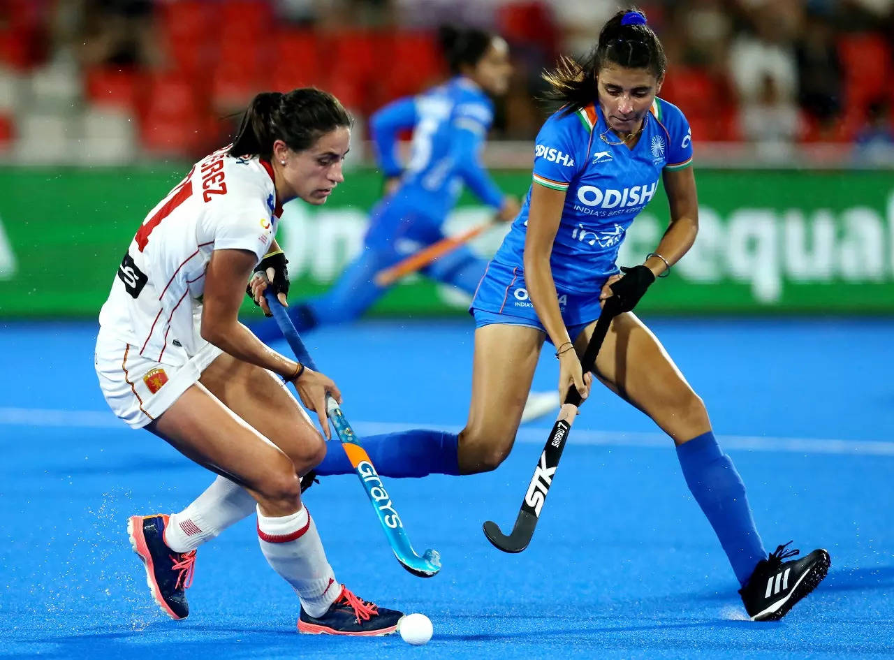 10-10-lines-on-hockey-in-hindi