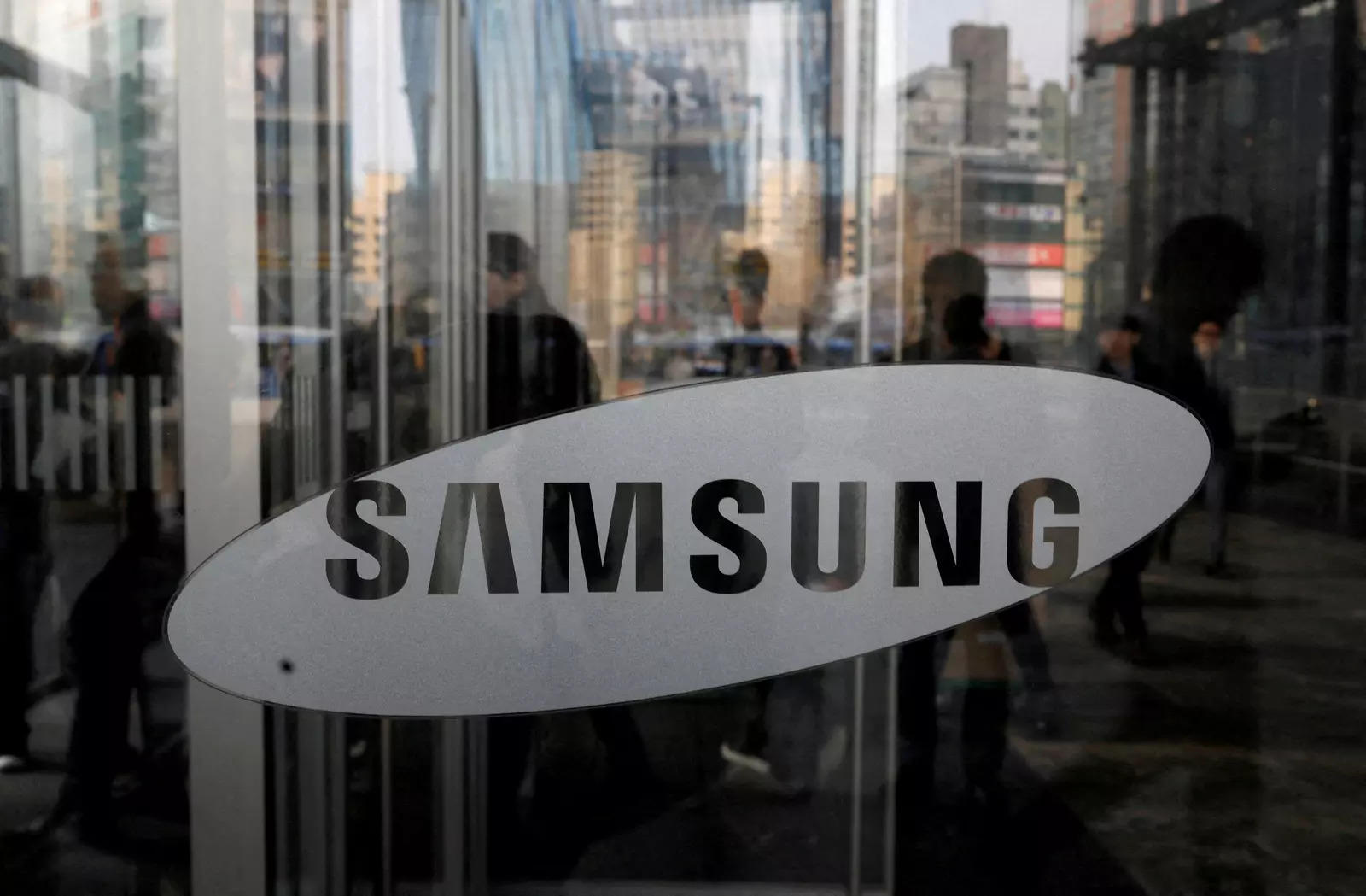 Samsung treats smartphone users data as state secrets Top global executive Image source Reuters