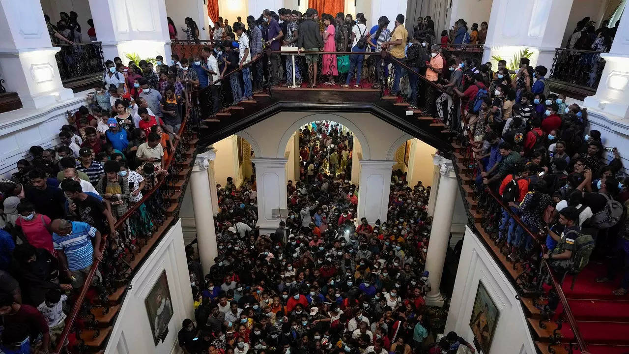 Protesters hand over millions of rupees in cash found at fleeing President Rajapaksas residence money produced in court