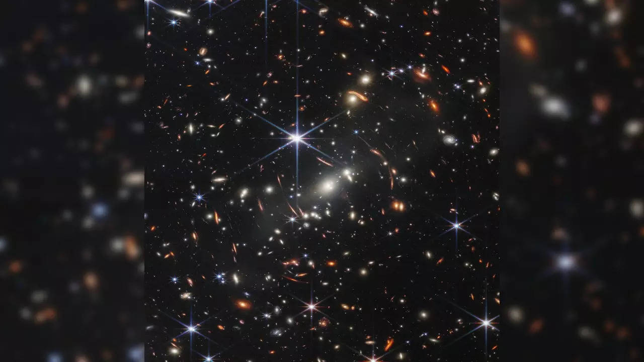 NASA의 James Webb 우주 망원경은 빅뱅 이후 초기 우주의 가장 선명한 그림을 제공하고 놀랍습니다.