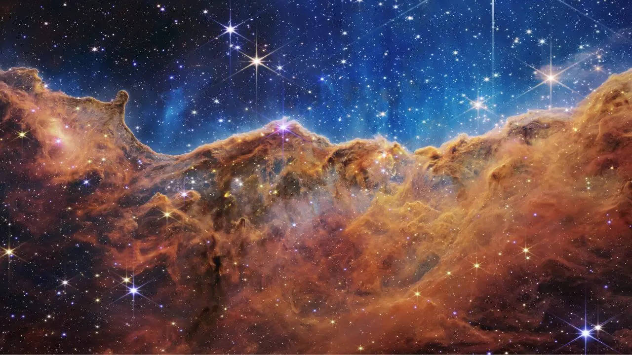 우주 절벽 춤추는 은하에서 희미한 별까지 NASA는 James Webb Telescope에서 다음 이미지 세트를 공개합니다.