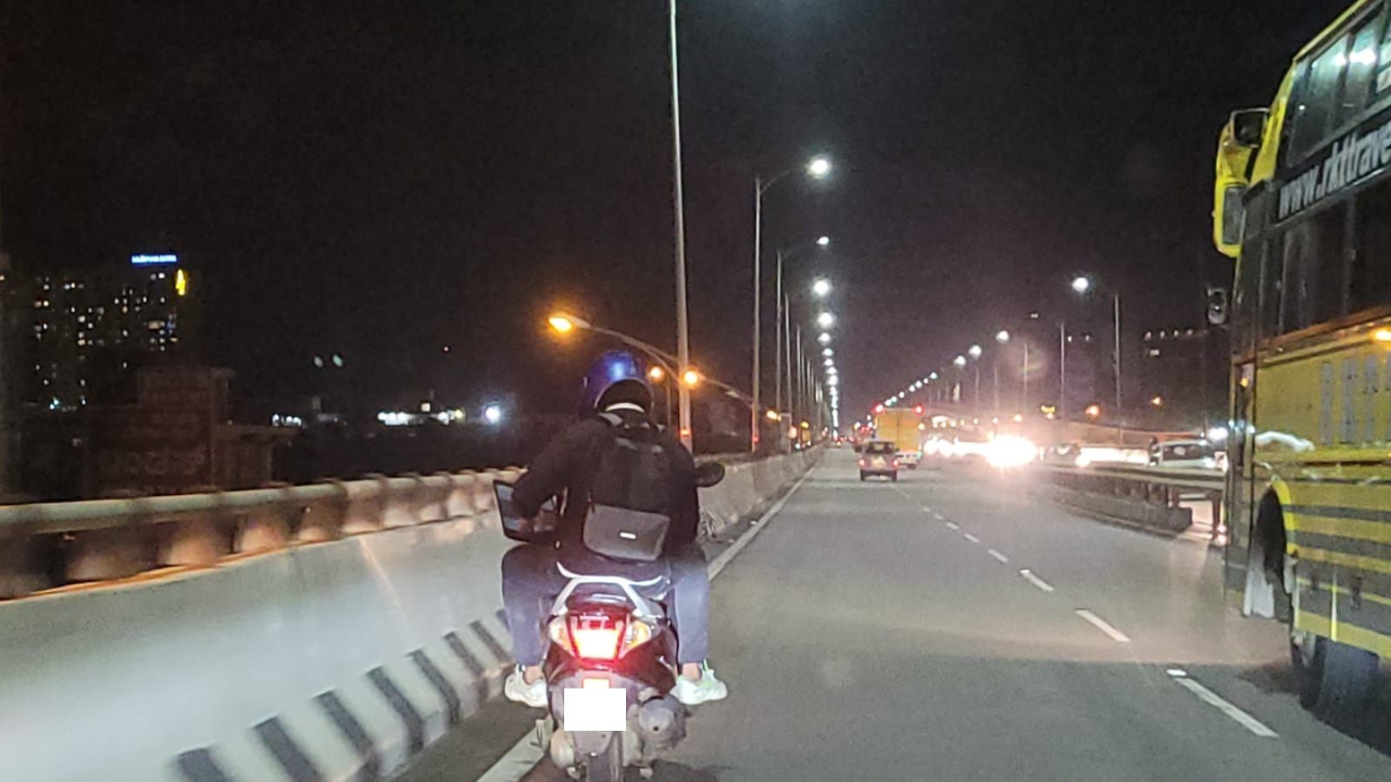 Bengaluru: Man spotted working on laptop while riding on bike
