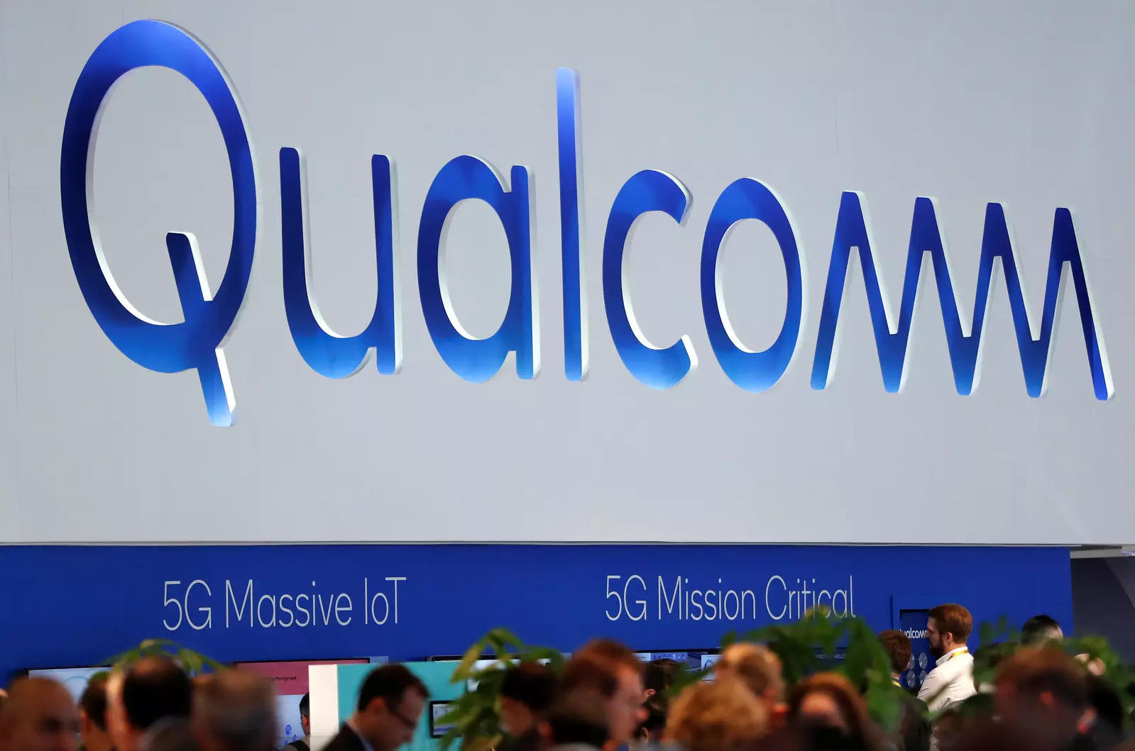 El logo de Qualcomm se ve durante el Mobile World Congress en Barcelona