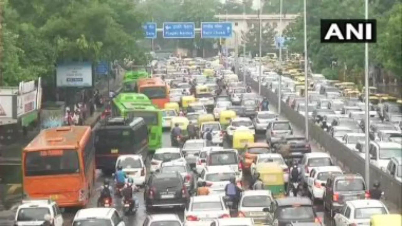 Delhi traffic intersection
