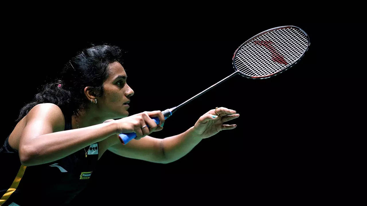 Singapore Open Super 500 PV Sindhu beats Han Yue in 3-set thriller makes semis Saina Nehwal loses