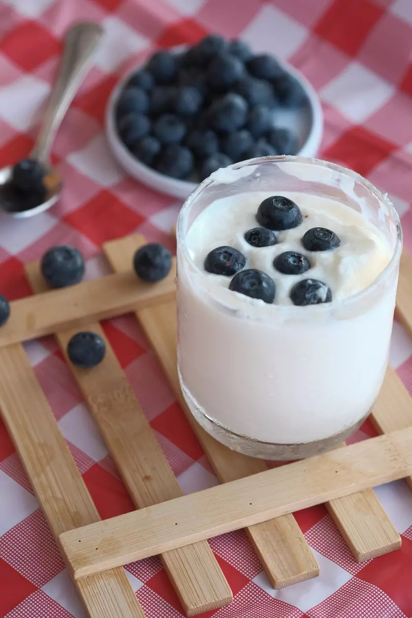 Yogurt with berries