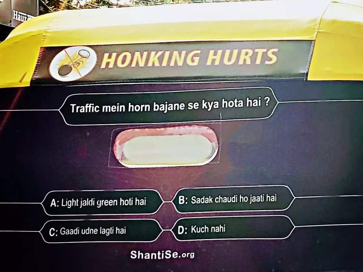 "Traffic mein horn bajane se kya hota hai (What happens when you honk in traffic)?" asks a KBC-style poll behind an auto in Delhi | Picture courtesy: Twitter/@tunkuv