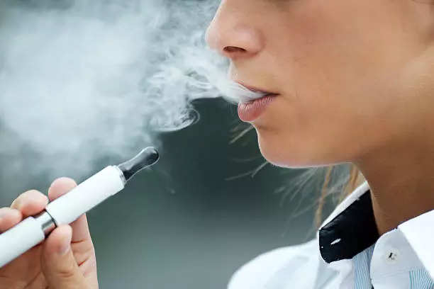 Mumbai E-Cigarettes Aromatisées Au Tabac D'Une Valeur De Rs 1460 Lakh Confisquées 11 Accusés Appréhendés