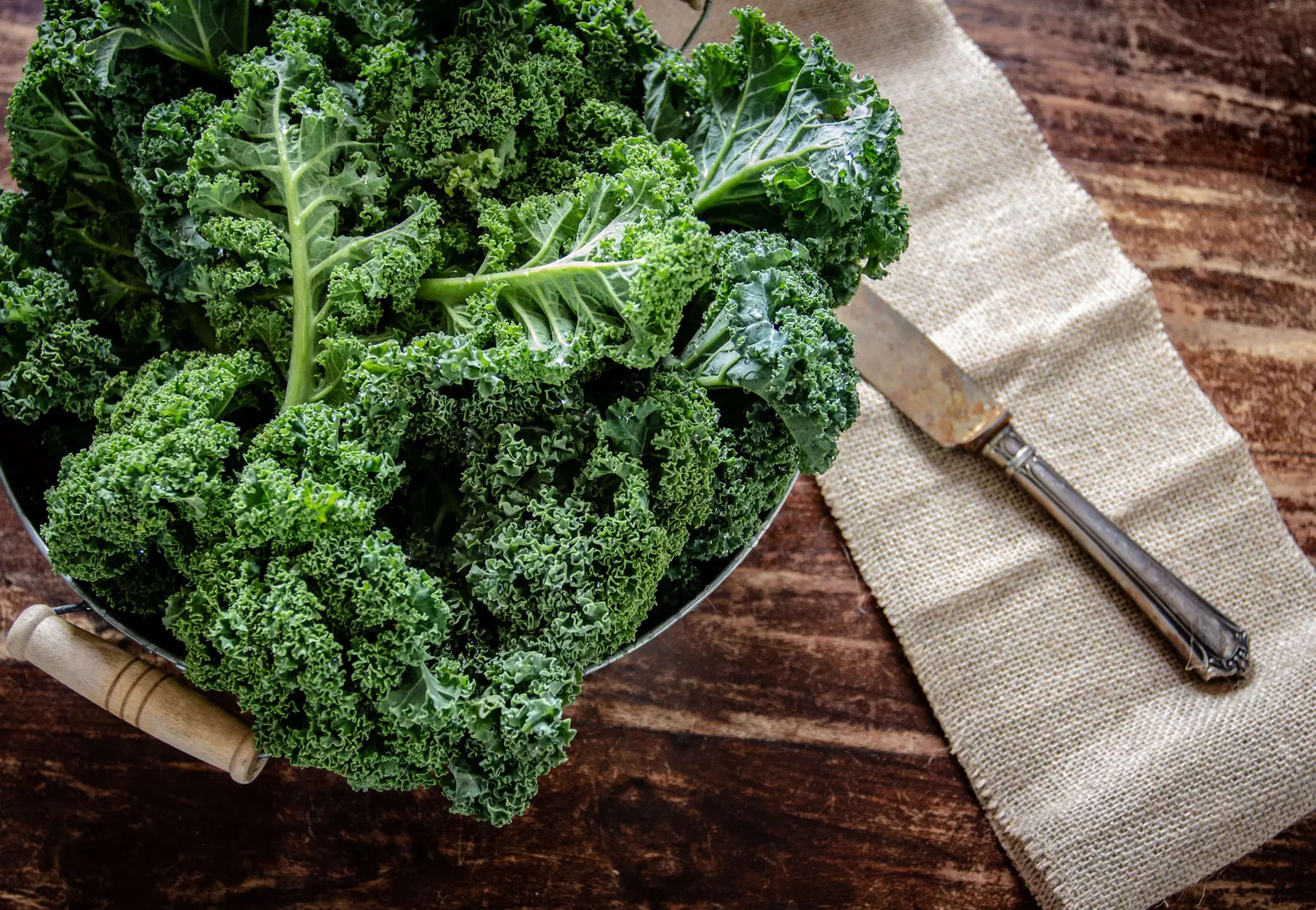 Besides being a rich source of calcium, kale also contains vitamin K1 which helps the body absorb and regulate calcium levels as too much could harm the kidneys.