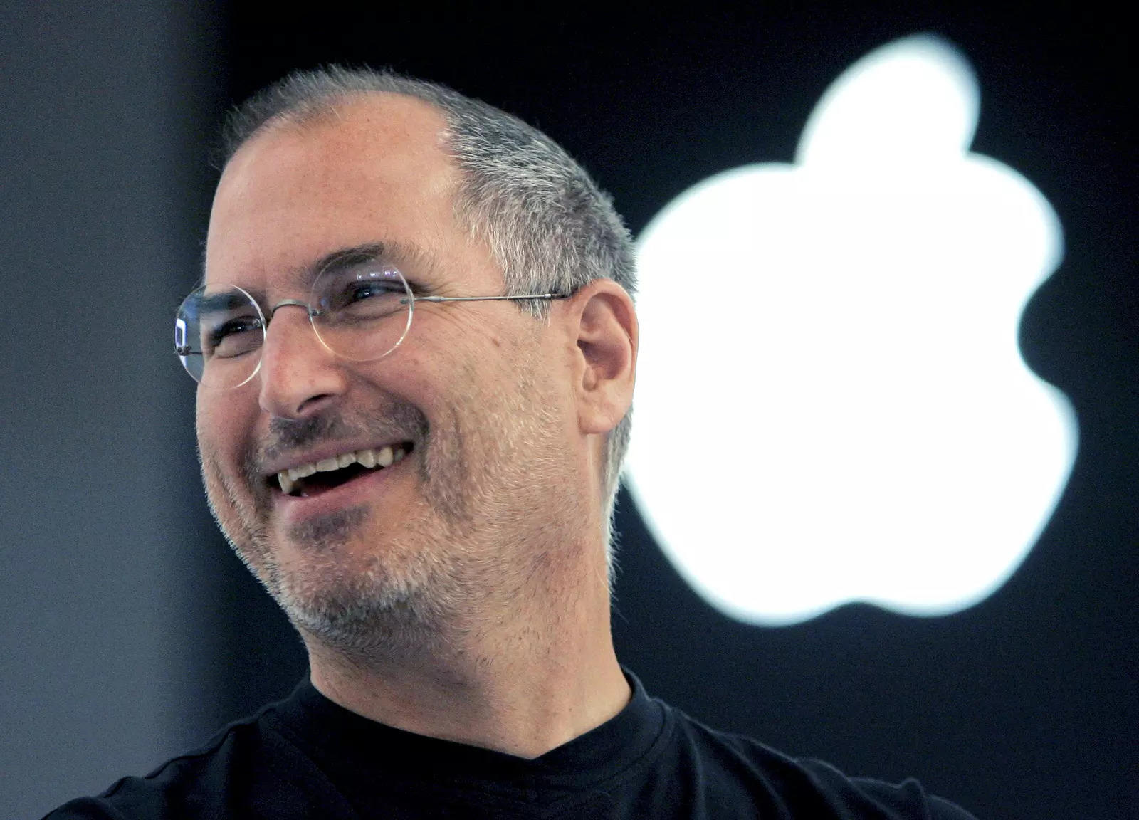 Documents signed by Steve Jobs to auction off other tech giants